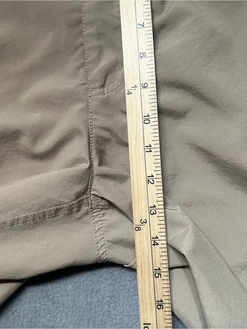 Nike Mens XL Cargo Shorts Tan Outdoor Hiking Utility Fishing Performance